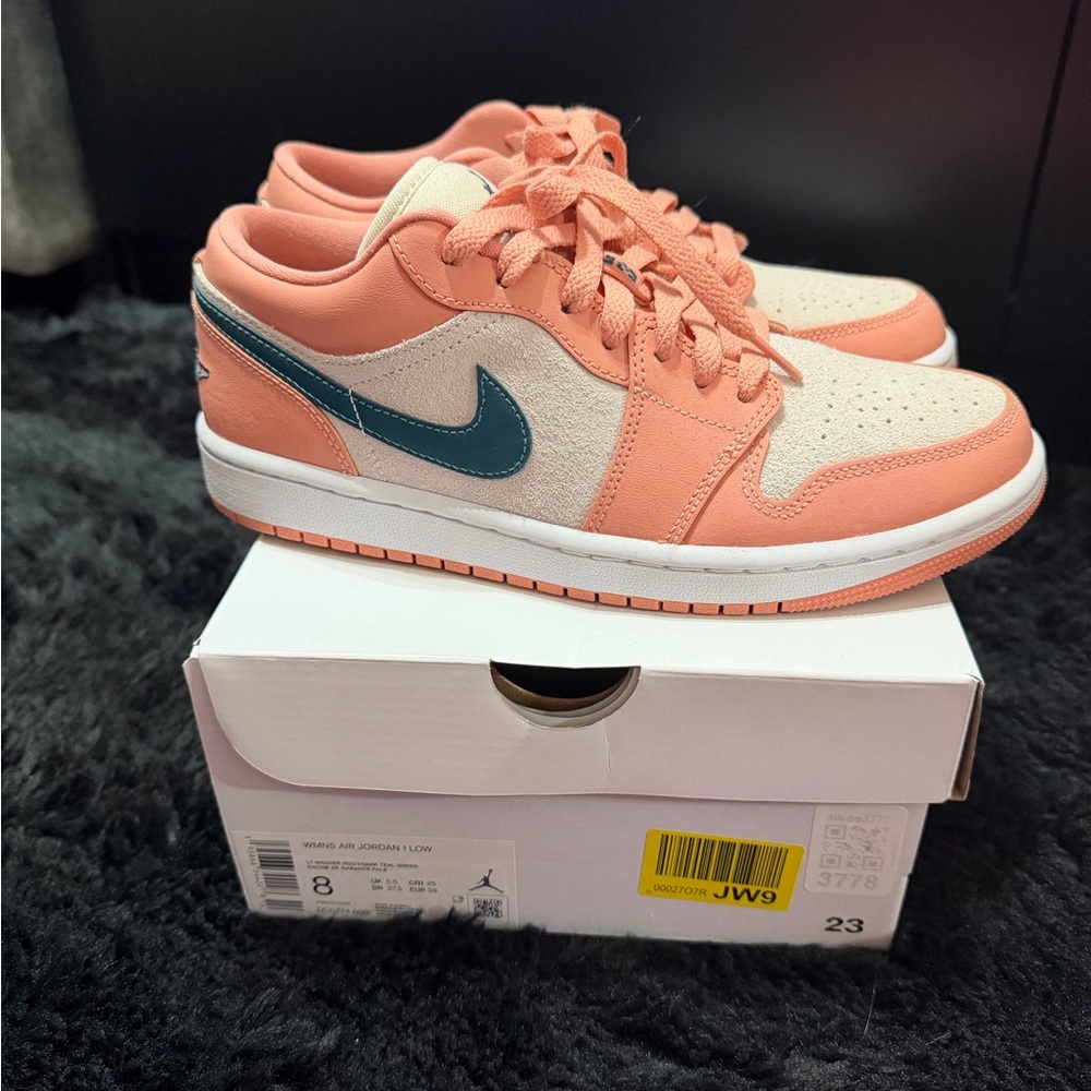 Women’s Air Jordan 1 Low Sneakers